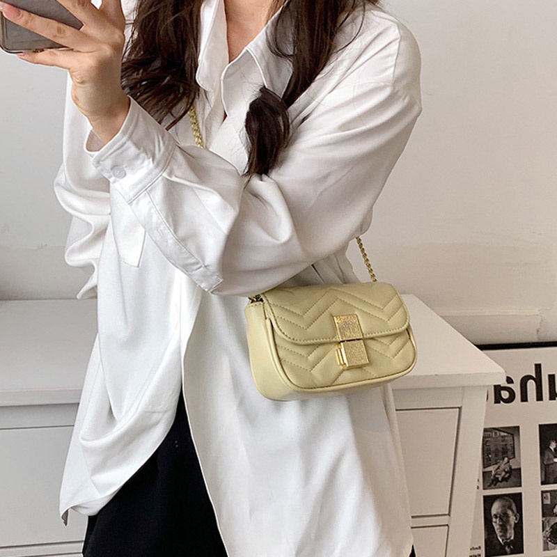 Túi đeo vai IELGY họa tiết hình thoi có chuỗi xích dễ phối đồ thời trang cho nữ