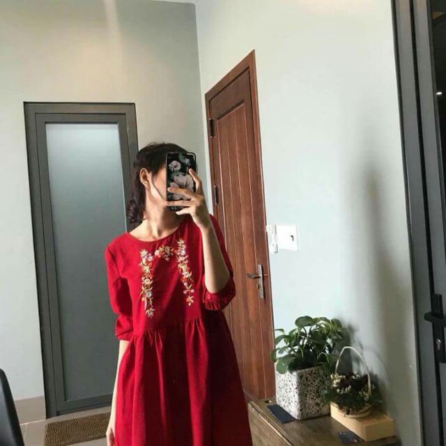 Đầm thêu xinh