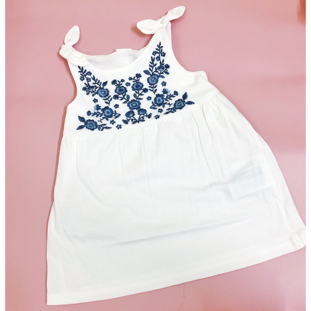 Váy trắng thêu hoa HM