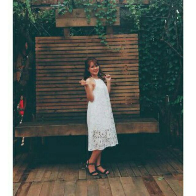 Maxi dáng dài cổ yếm vải ren | BigBuy360 - bigbuy360.vn