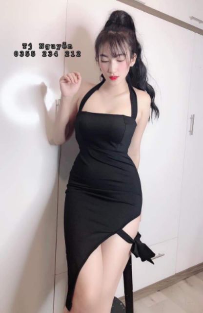 Đầm body xẻ đùi yếm