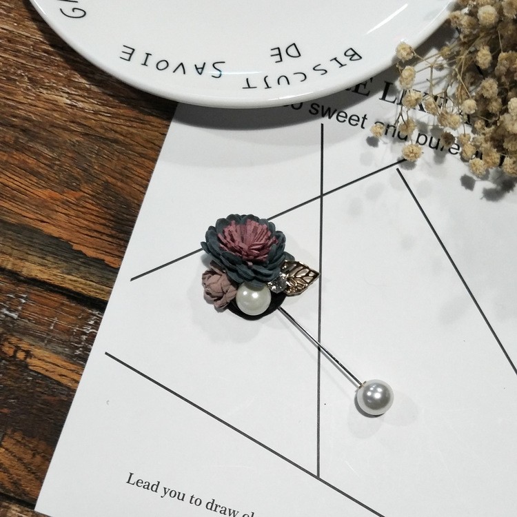 Cài áo hoa đính ngọc trai