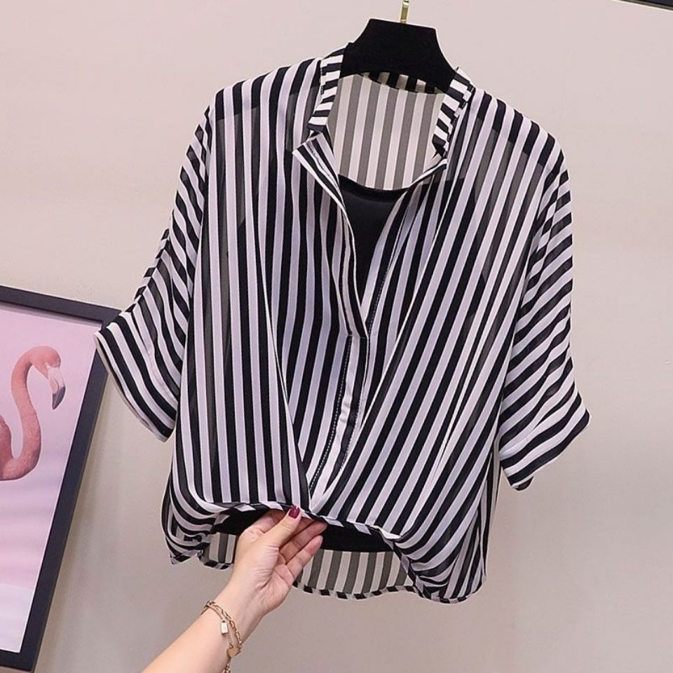 Áo sơ mi tay cánh dơi họa tiết kẻ sọc phong cách Hàn Quốc dễ thương cho nữ | BigBuy360 - bigbuy360.vn