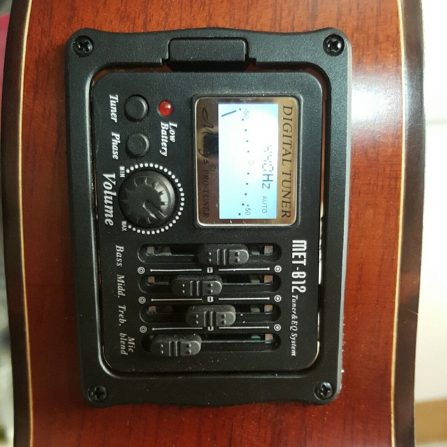 EQ Met-B12 (phụ kiện guitar)