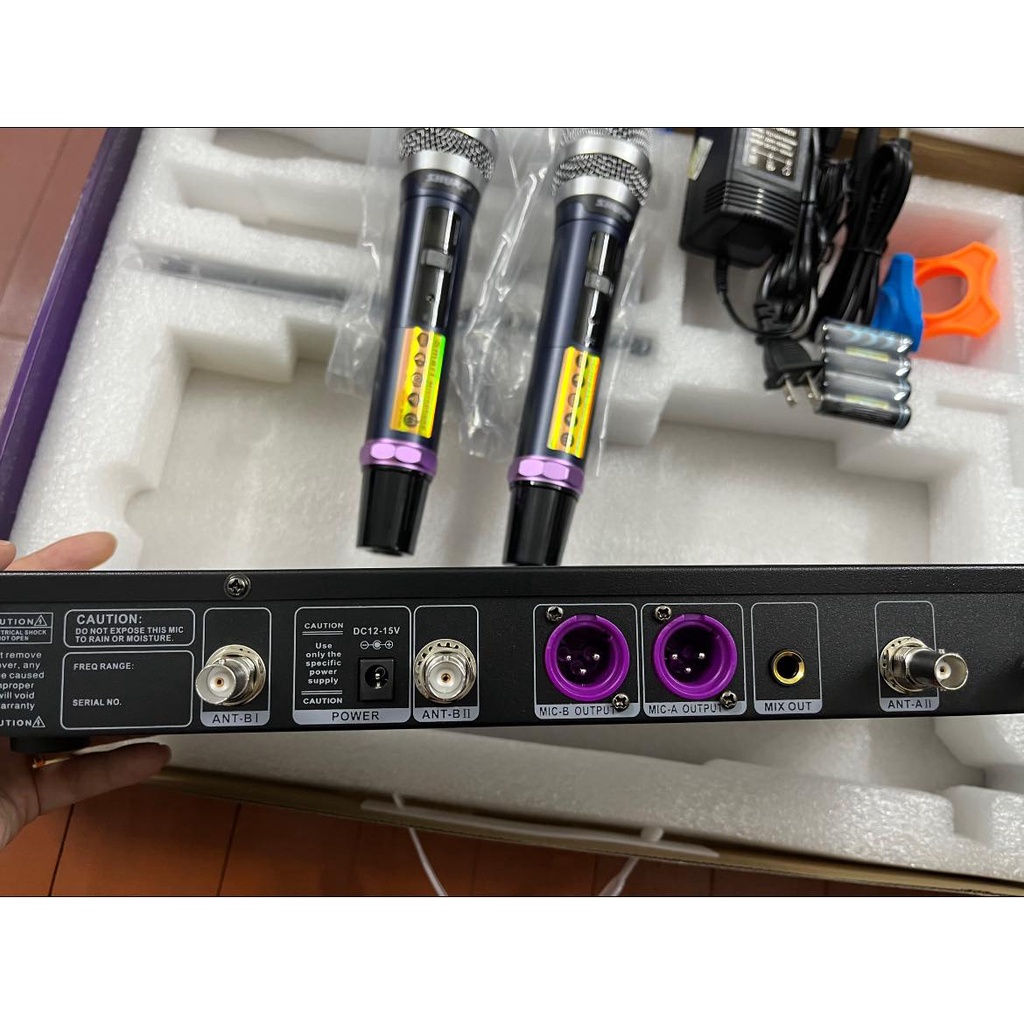 Micro karaoke không dây ShureUGX-23 bản 2022