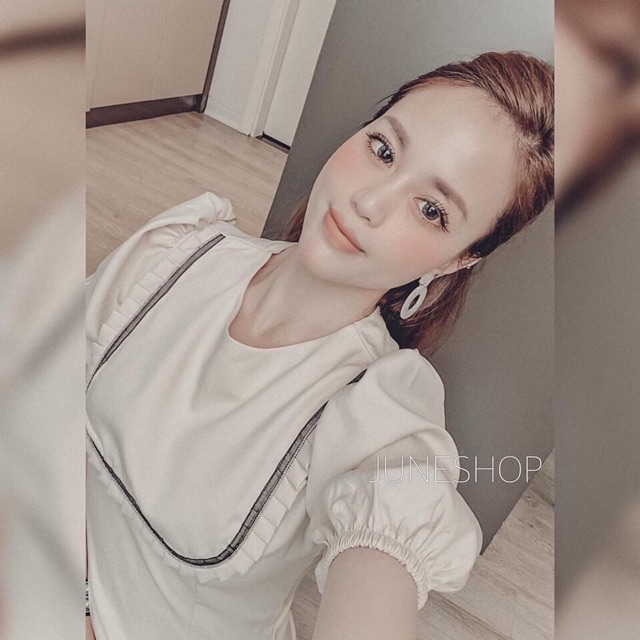 Váy be tay bồng viền bèo | BigBuy360 - bigbuy360.vn