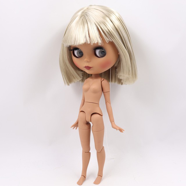 Búp bê nhiều màu da với các kiểu tóc khác nhau