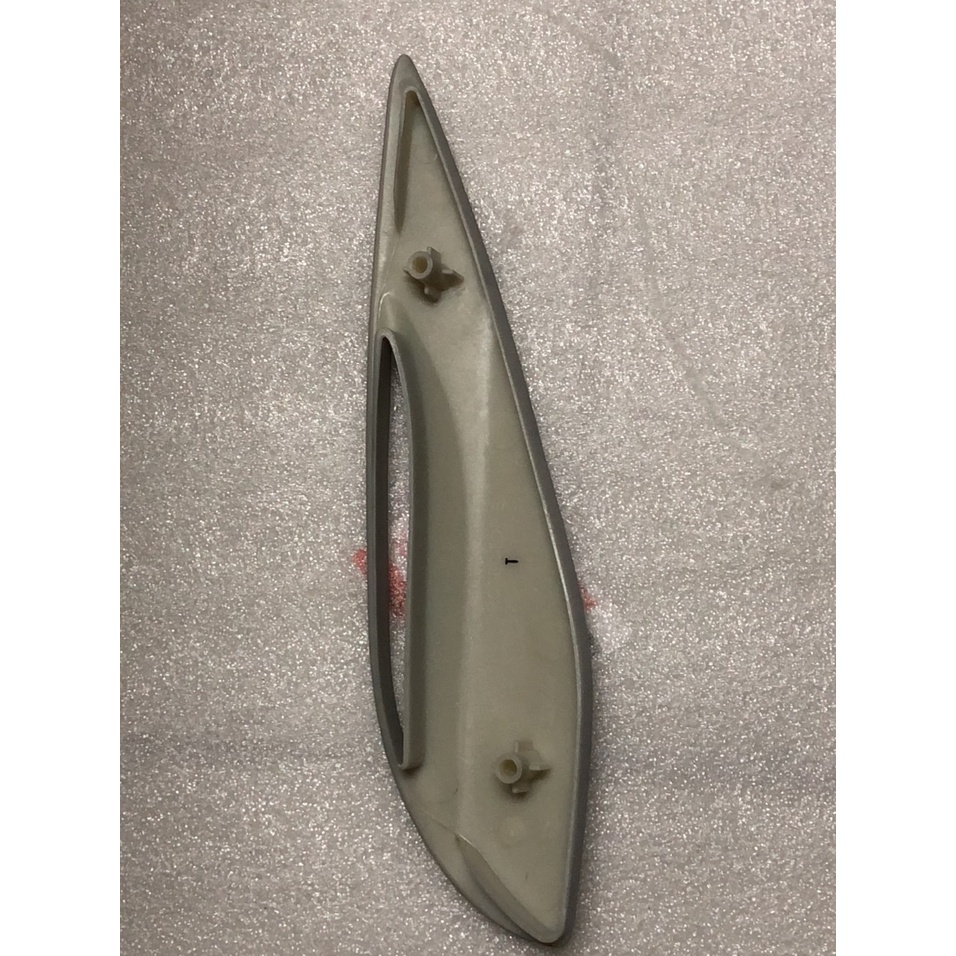 Vĩ bô/ Tấm cách nhiệt ống xả xe Victoria 2009