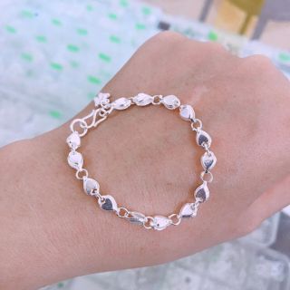 Lắc tay bạc ta cho bé yêu