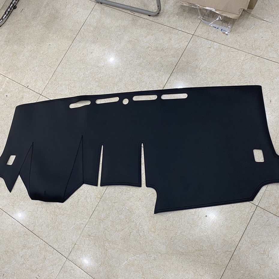 Thảm Taplo Da Carbon Xe Toyota Veloz 2022 2023 Màu đen Cao Cấp đế có chống trượt chống xô lệch