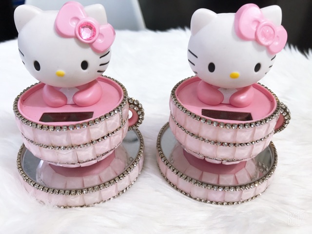 Tượng Hello kitty trang trí để taplo cực xinh