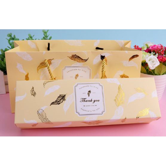 Set hộp và túi đựng bánh dứa lông vũ