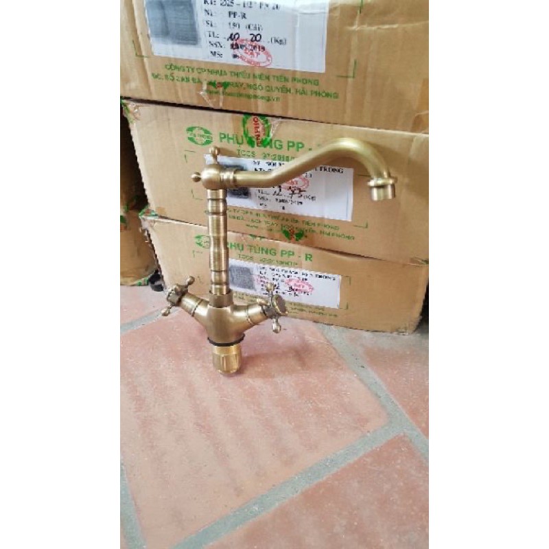 Vòi lavabo chậu nóng lạnh đồng giả cổ 69% đồng có kèm dây