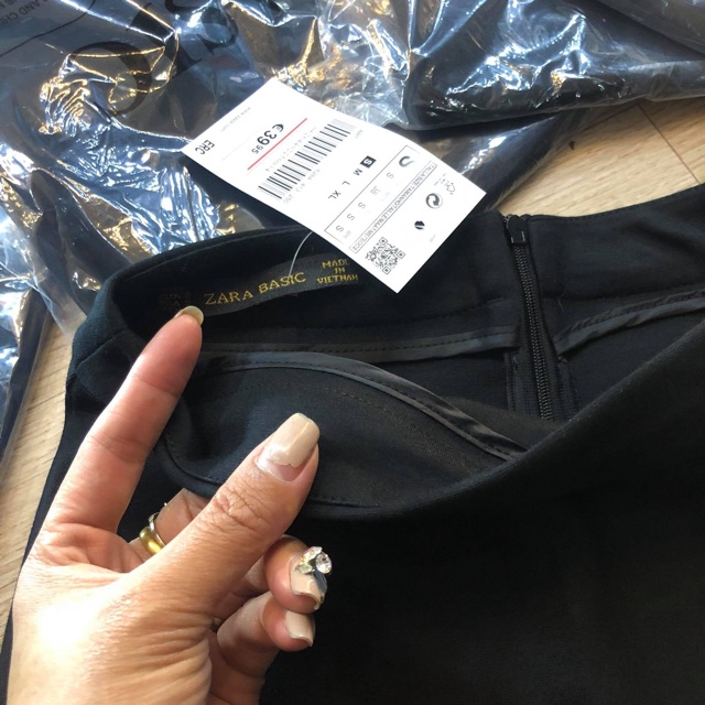 Chân váy bút chì umi xẻ sau | BigBuy360 - bigbuy360.vn