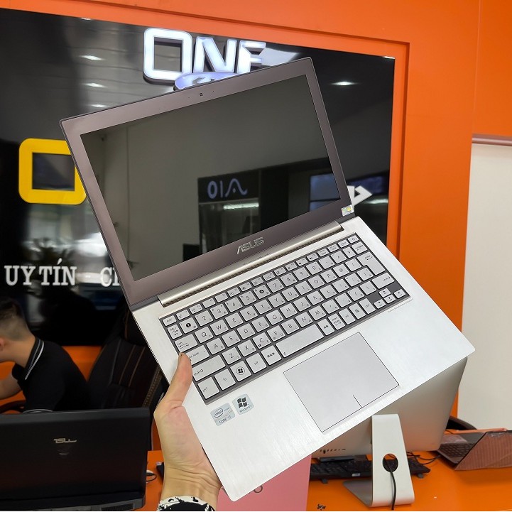 [Siêu Phẩm - Siêu Mỏng] Laptop Asus Zenbook UX31E Core i7 2677M/ Ram 4Gb/ SSD 256Gb/ Vỏ hợp kim nhôm siêu mỏng nhẹ .