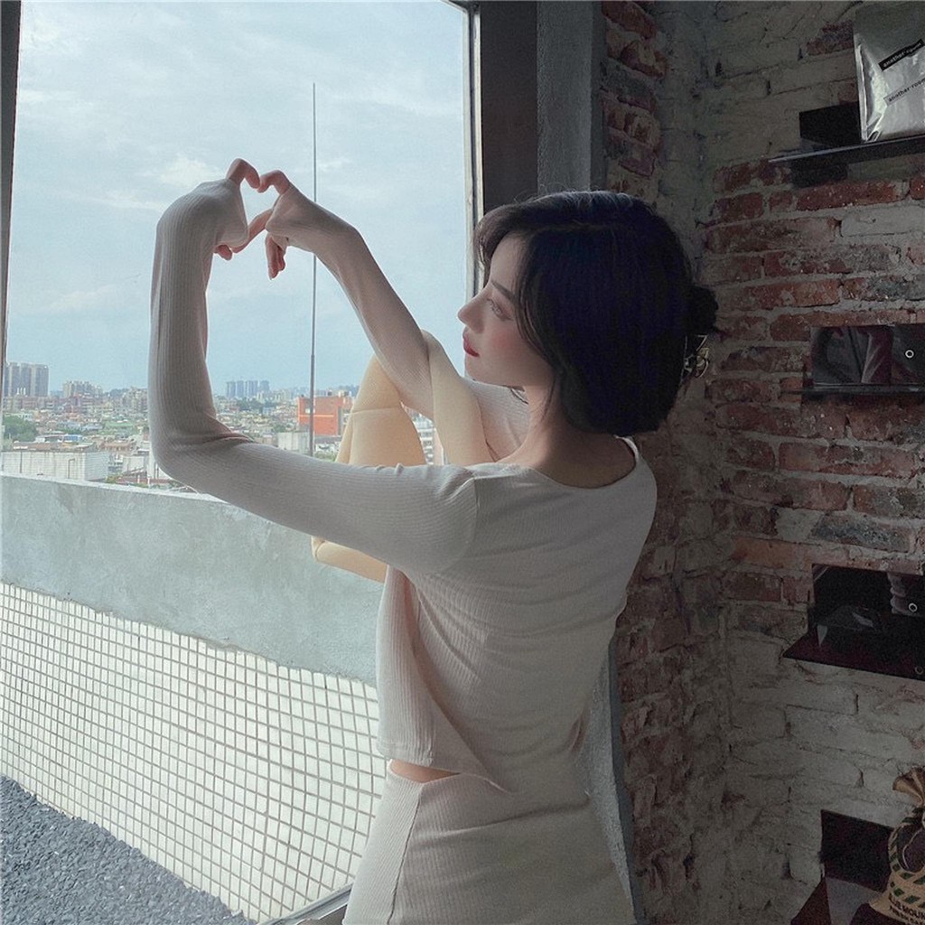 Set trắng kem khoác ngoài cột dây + Áo croptop ngắn + Chân váy | BigBuy360 - bigbuy360.vn