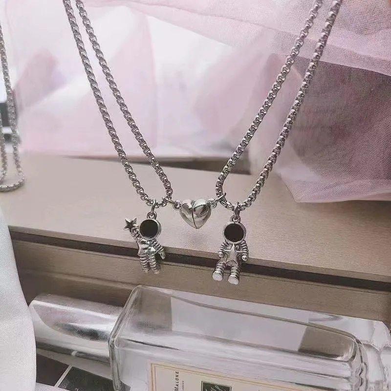 Bộ 2 Vòng cổ Nam Châm Mặt Hình Phi Hành Gia / Trái Tim Dễ Thương Cho Cặp Đôi / Bạn Thân