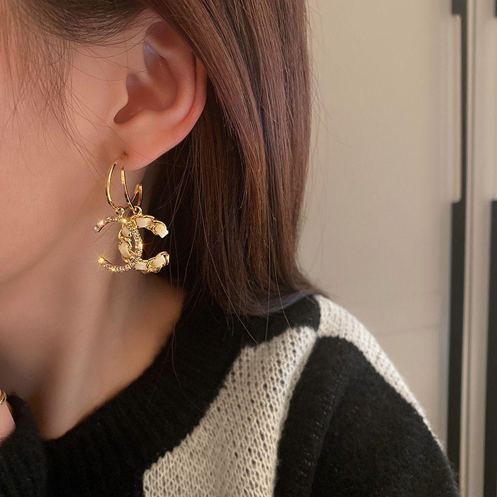 Khuyên Tai Dáng Dài Bằng Da In Chữ C Thời Trang Cho Nữ