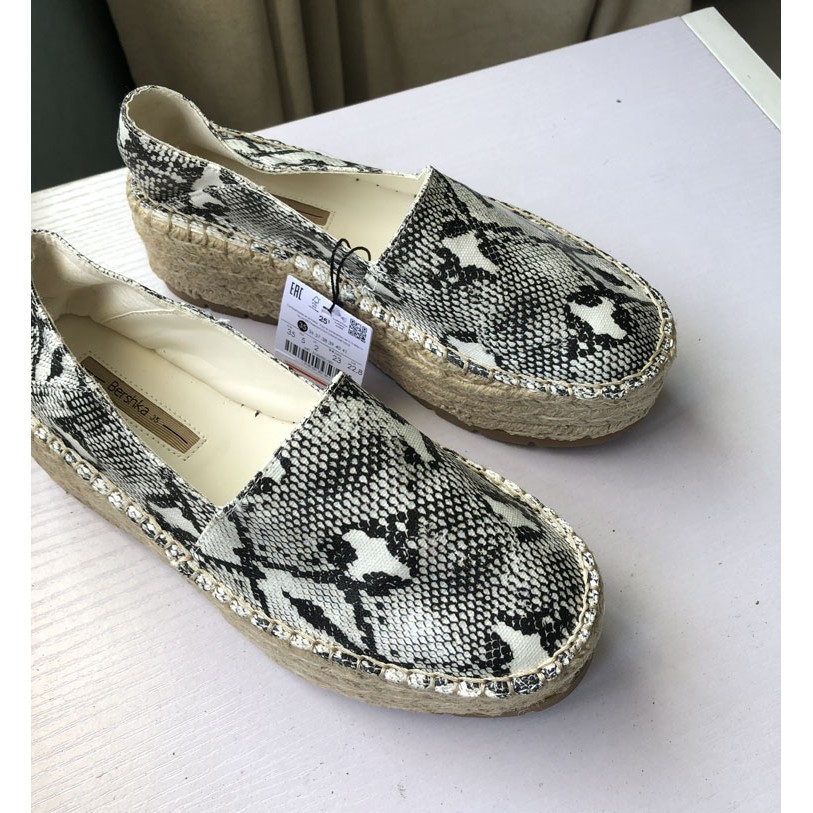 [SẴN] giày slipon họa tiết rắn Bershka đế cói cao 6cm xuất khẩu 2020 (hình thật) | BigBuy360 - bigbuy360.vn