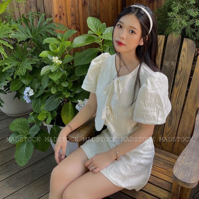 Set áo gấm hoa hồng nổi áo croptop tay lỡ buộc nơ mix chân váy chữ A Madstock