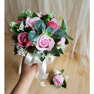 BÓ HOA CƯỚI CẦM TAY CÔ DÂU HOA HỒNG SÁP MÀU HỒNG PHẤN VÀ HỒNG RUỐC ĐIỂM LÁ XANH VINTAGE