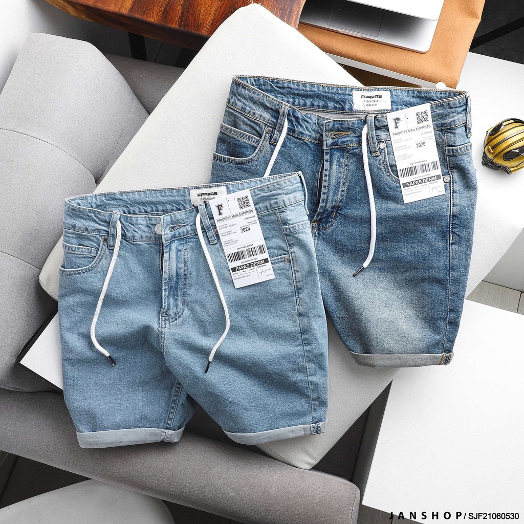 Quần Short Jeans Cho Nam Có Hiệu Ứng Wash Nhẹ Cùng Tag Da Sọc Ấn Tượng