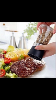 Dụng cụ xay hạt tiêu tiện lợi