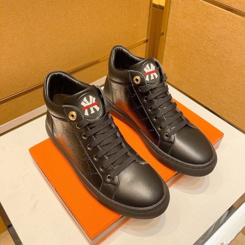 Giày nam Gucci cao cổ thiết kế tỉ mỉ với đường khâu và logo thương hiệu dập nổi da mềm mại đi thoải mái.