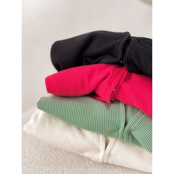 Áo croptop tay dài xẻ tay | FLARE TOP