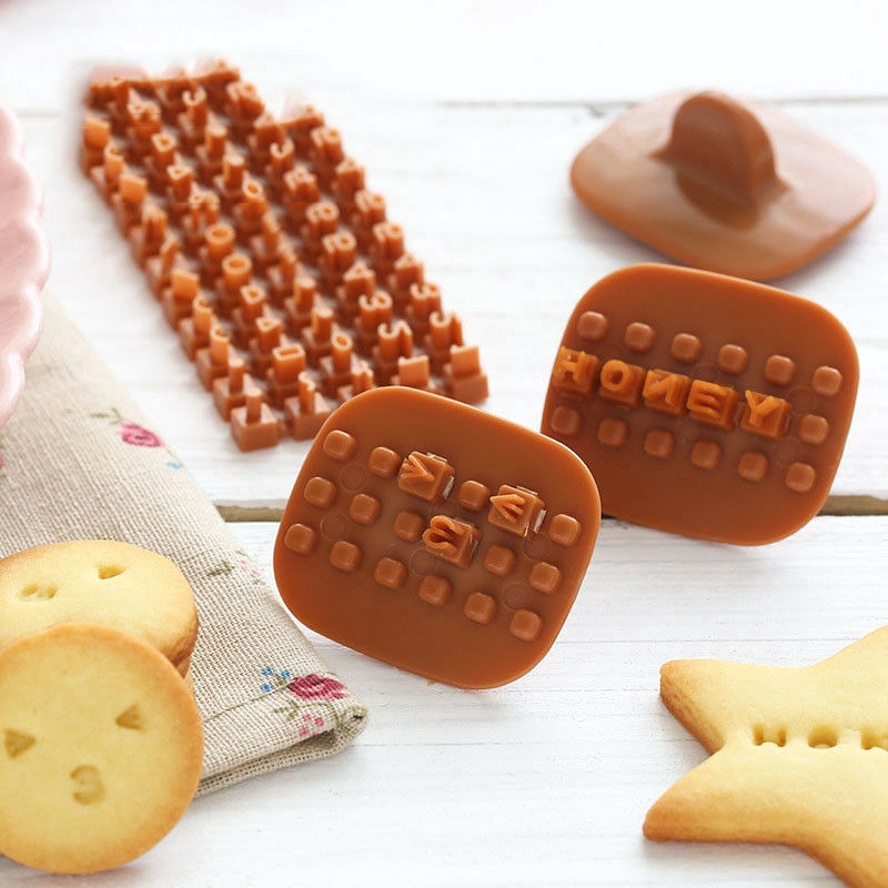 Khuôn Nhấn Cắt Bánh Quy Hình Chữ Cái Mini Dễ Thương