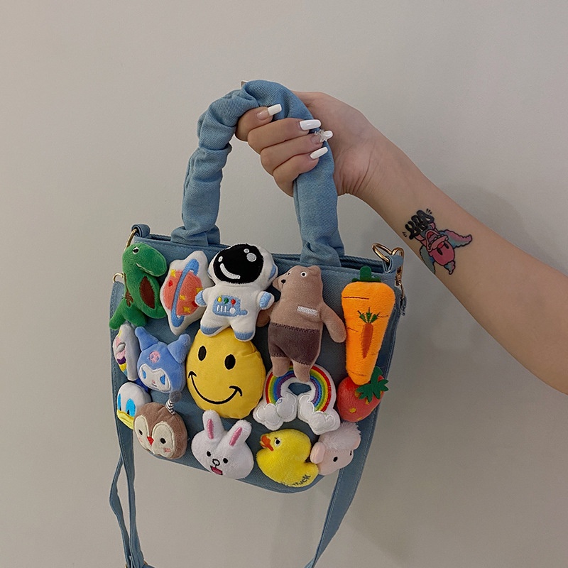 Túi xách vải đeo chéo phối mô hình thú nhồi bông phong cách hoạt hình dễ thương