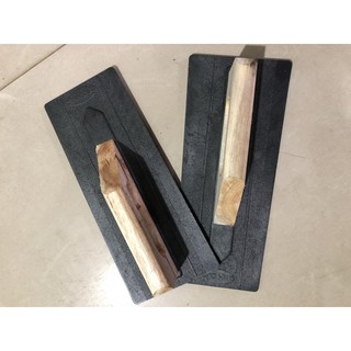 Bàn xoa nhựa đen tay gỗ dùng trong xây dựng
