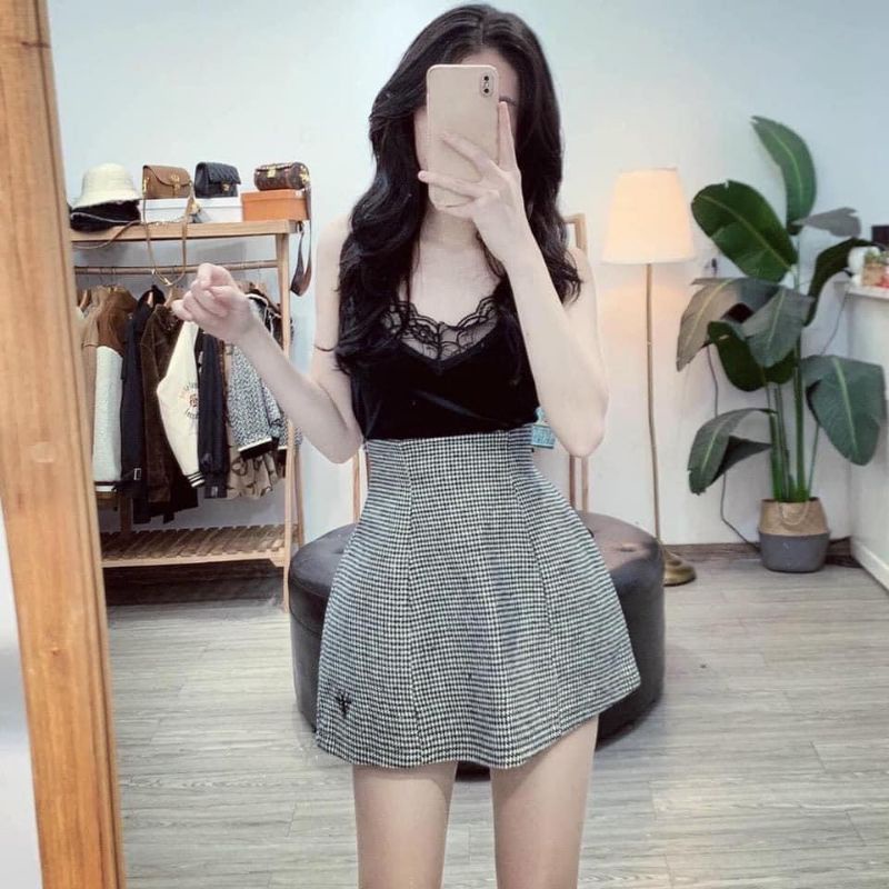 Váy quần ngắn FOREVER21 form A vải cotton dệt mềm caro trắng đen thêu con ong