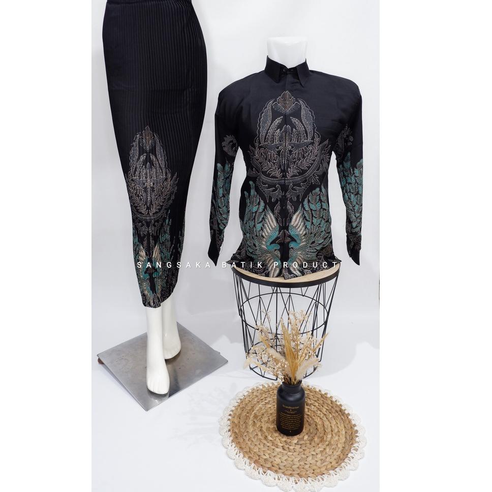 Giảm giá đặc biệtSet áo sơ mi batik + chân váy dài cho cặp đôi