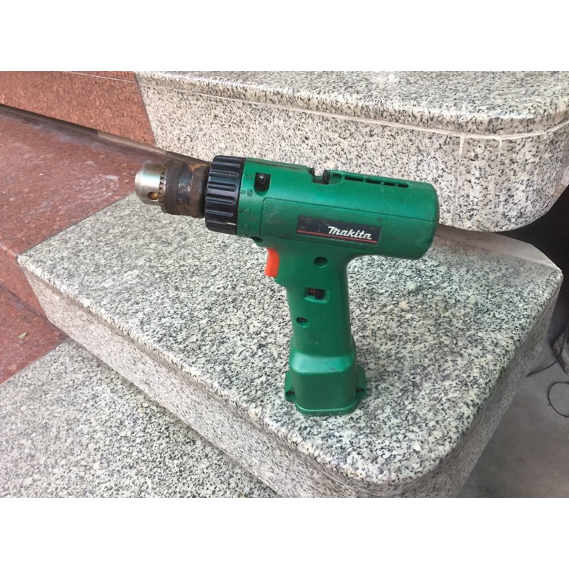 Vặn vít Makita 4.8v pin 2.5Ah kèm sạc.