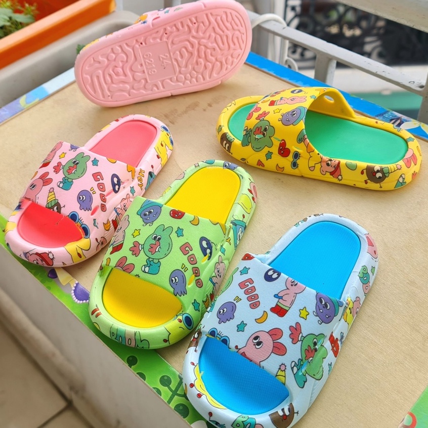 Dép đúc bánh mì cao su siêu mềm cho bé hình thỏ sâu BOOM