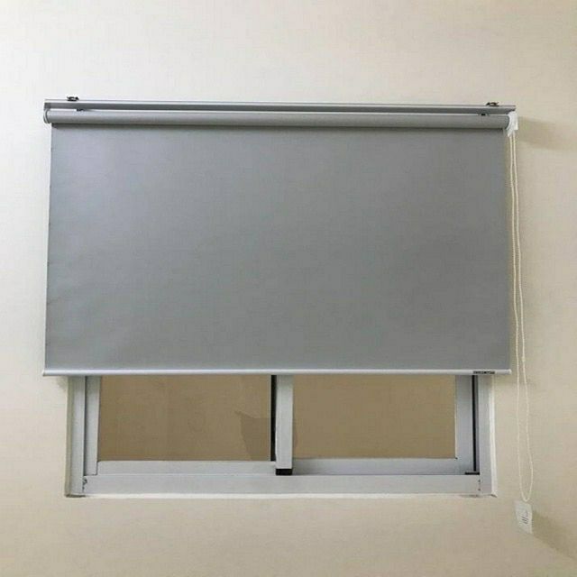 Thanh lý  lỗ rèm cuốn trơn ( khách bom hàng) mới 100%