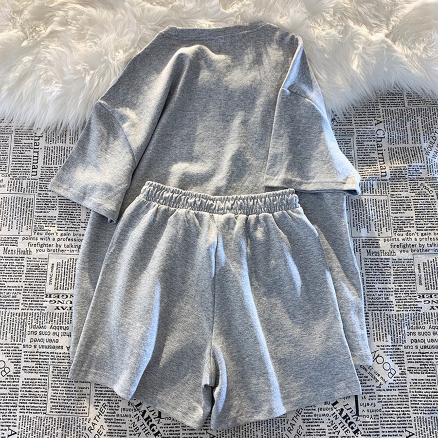 Bộ đồ ngủ coton màu vàng mặc ở nhà