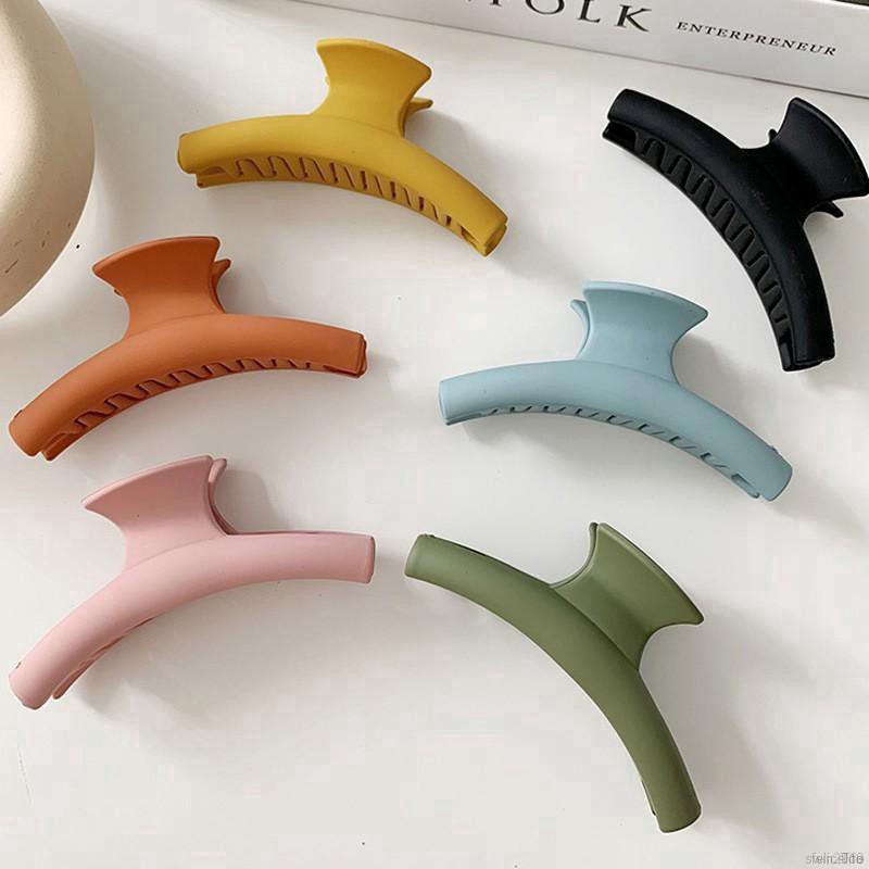 Kẹp tóc sau đầu phong cách trẻ trung dành cho nữ