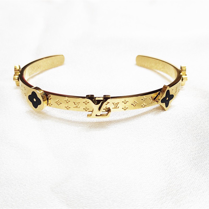 Vòng Tay Cuff Hoa Văn Titan Ko Đen TT 3763