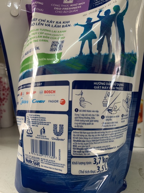 Nước giặt Omo matic khử mùi thư thái 3,6kg