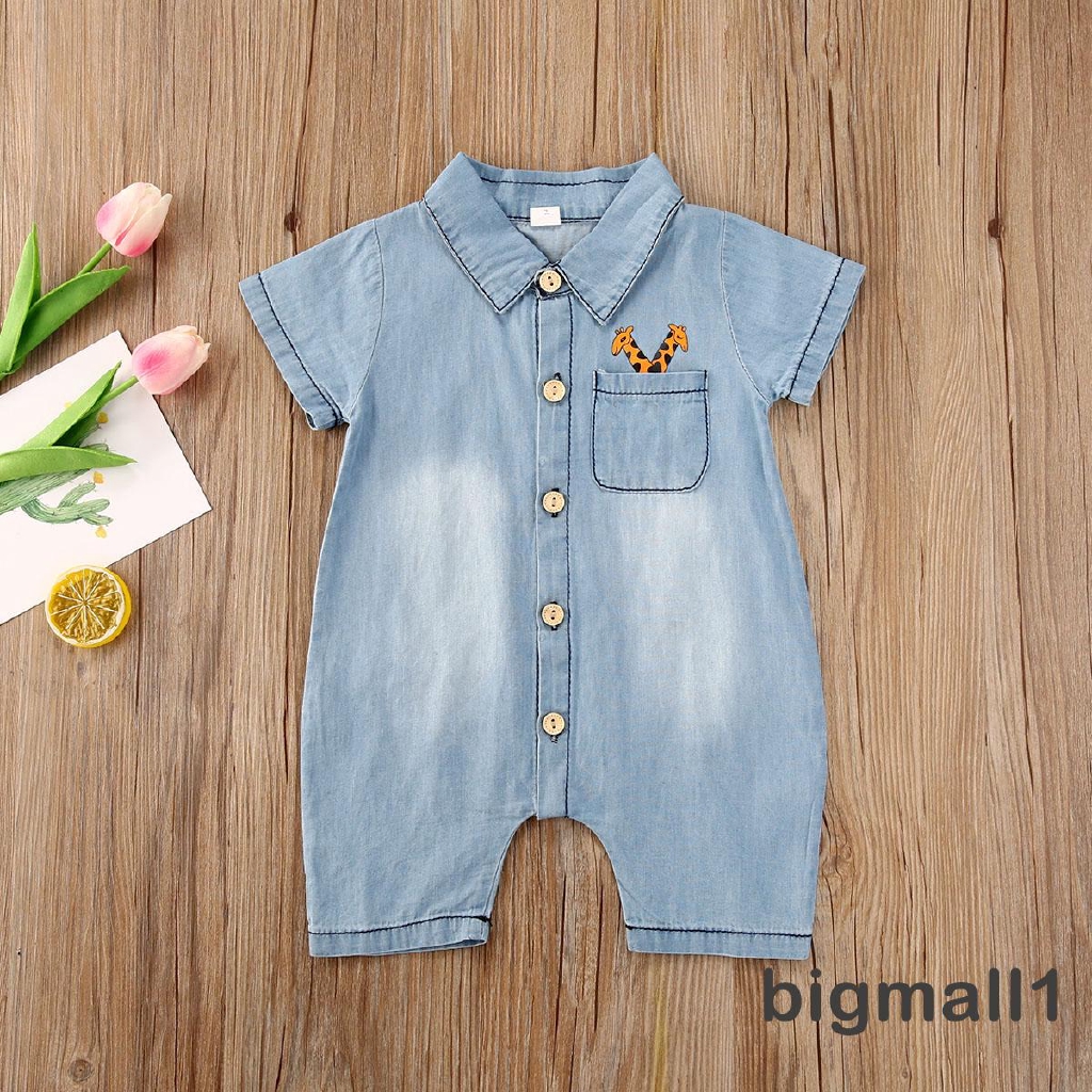 Jumpsuit Denim Ngắn Tay In Hình Hươu Cao Cổ Cho Bé Trai