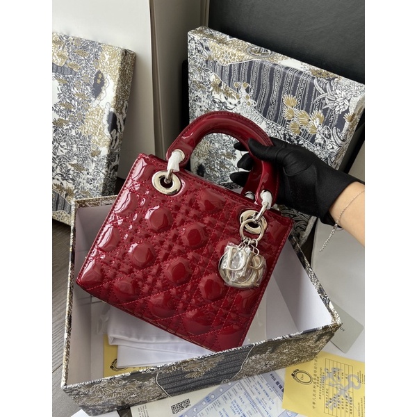 Túi D lady da bóng khoá bạc 5 ô