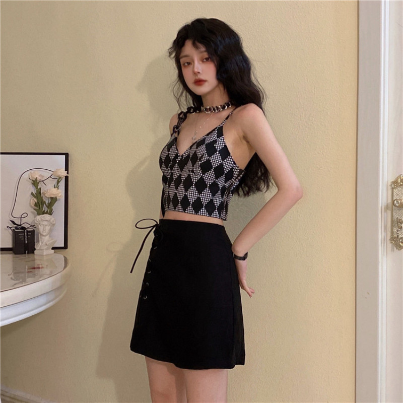 Áo croptop sát nách lưng cao thiết kế hợp thời trang