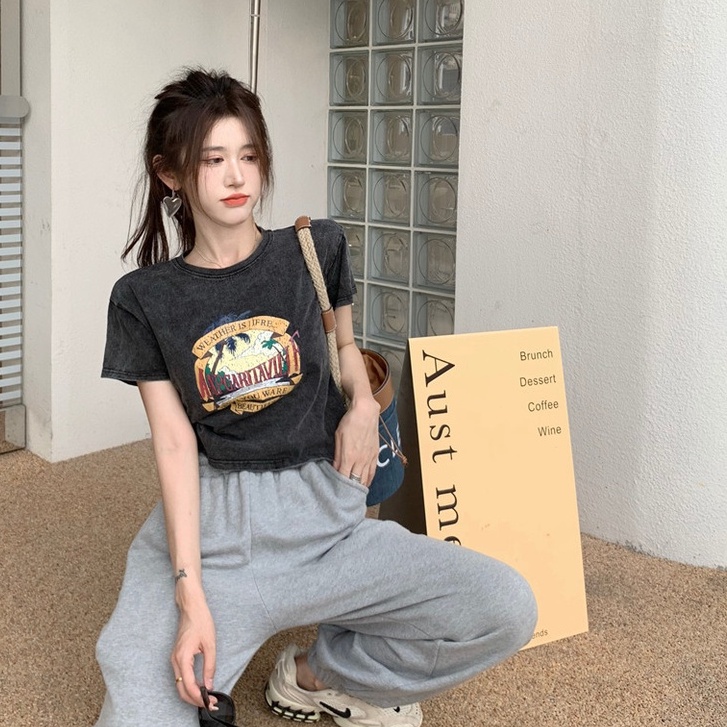 Áo thun croptop QADCOL in họa tiết phong cách cổ điển cá tính cho nữ