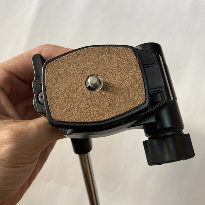 Plate Velbon PH-157Q : Đế thay thế chân Velbon