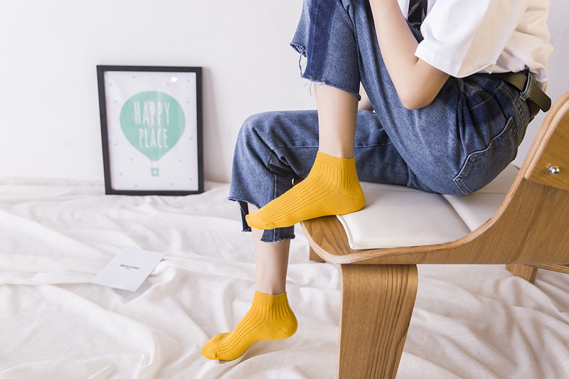 Vớ len có màu sắc xinh xắn kẻ sọc dọc 22237