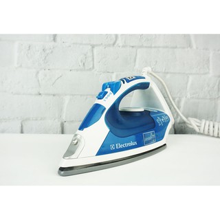 Bàn là/bàn ủi hơi nước Electrolux ESI525