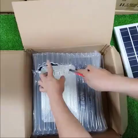 Đèn năng lượng mặt trời solar light 500w 700w 1000w có REMOTE công suất lớn sáng 8h>12h liên tục bảo hành 24 tháng | BigBuy360 - bigbuy360.vn