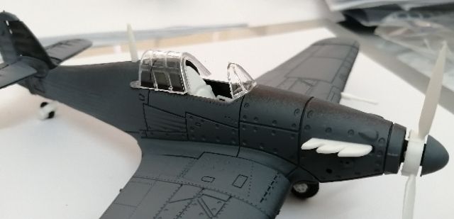 Bộ lắp ráp  mô hình máy bay Hurricane Tỷ lệ 1:48